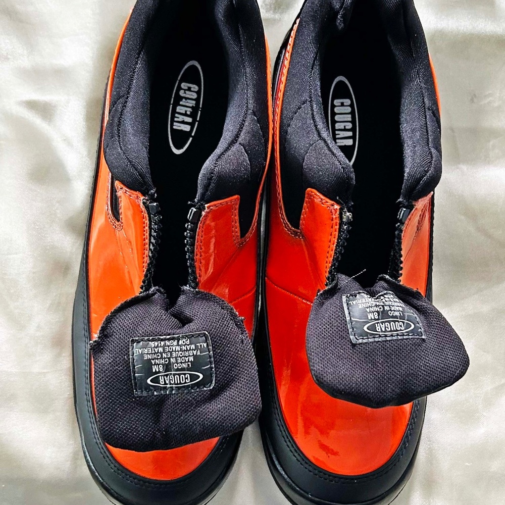 RAIN SHOES, WATERPROOF, LADIES SZ 8, ORANGE AND BLACK, ZIPPERS ON VAMP, RUBBER,